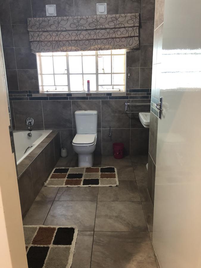 Khuvena Guesthouse Randburg المظهر الخارجي الصورة