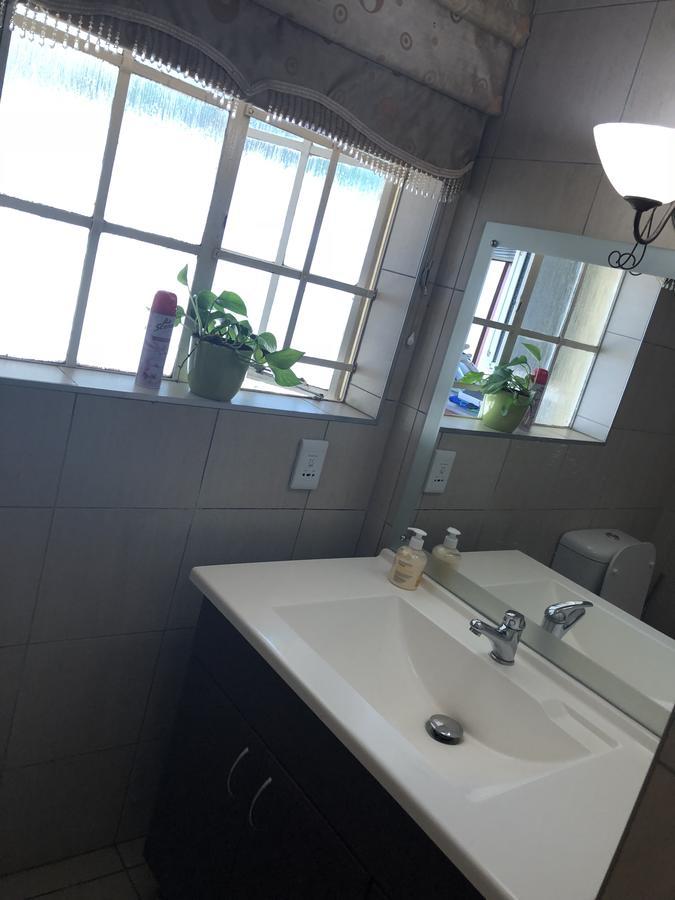 Khuvena Guesthouse Randburg المظهر الخارجي الصورة